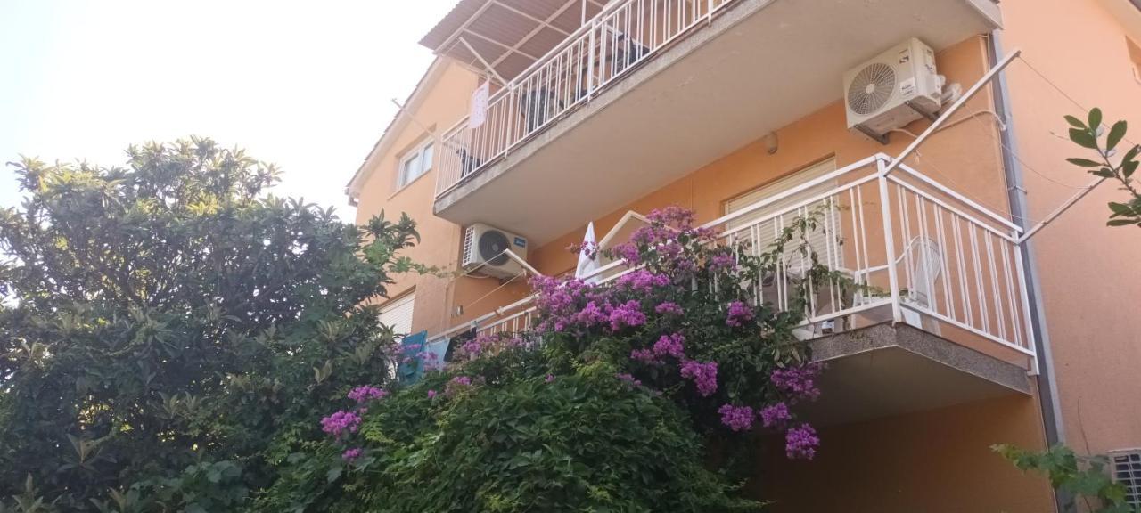 Apartments Bilo Near Primošten Exterior foto